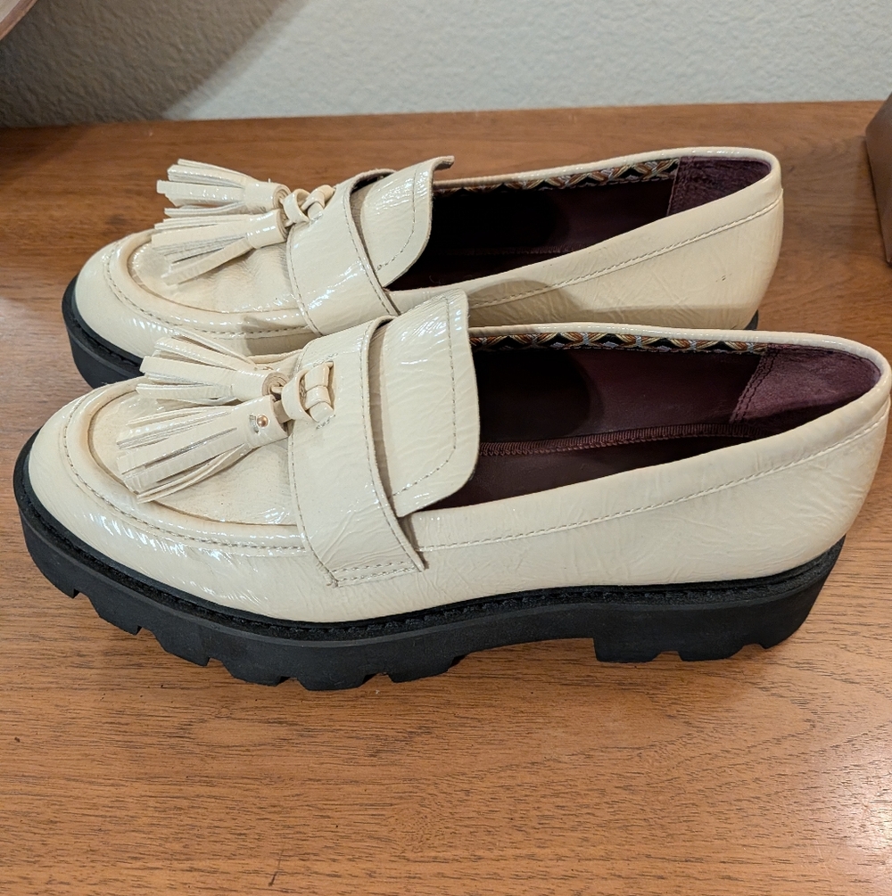 SARTO by Franco Sarto Cream Patent Tassel Lug Sole Loafers – Women’s 6.5